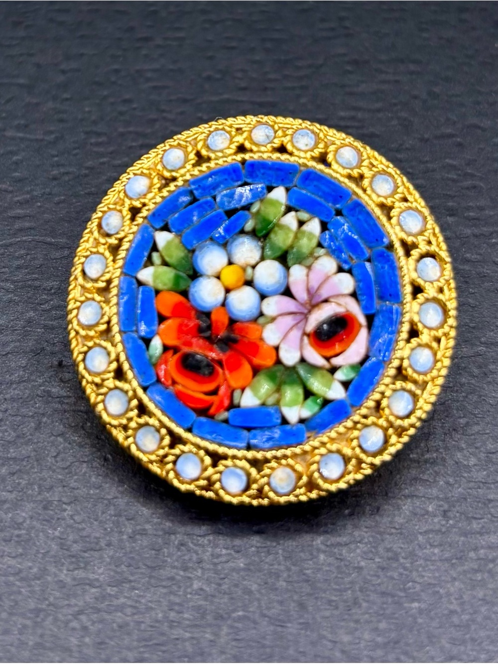 🌸 🌹Vintage Italian Floral Mosaic Brooch